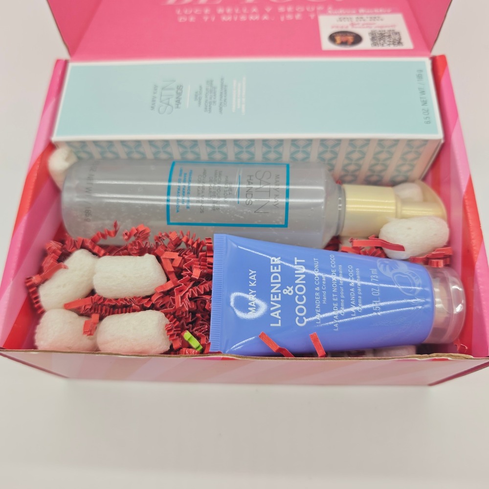 Mary Kay Satin Hands Shea Soap & Lavender Coconut Hand Cream Beauty Box Set
